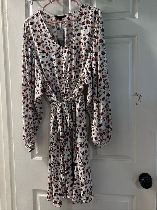Banana Republic Dresses & Skirts - Banana Republic White Floral Long-Sleeve Tie-Waist Dress with Red & Navy Print